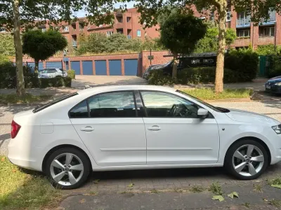 Gebraucht Skoda Rapid 105 PS (77 kW) 2013 Weiß Kleinwagen