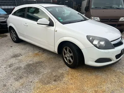 Gebraucht Opel Astra GTC Edition 90 PS (66 kW) 2009 Weiß Limousine
