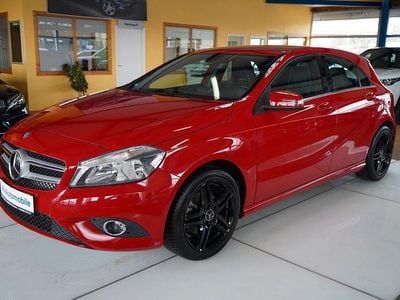 Gebraucht Mercedes A180 122 PS (89 kW) 2015 Rot Limousine