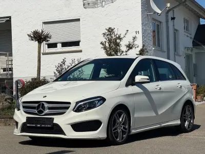 Używany Mercedes B250 AMG line 211 KM (155 kW) 2017 Biały Minivan