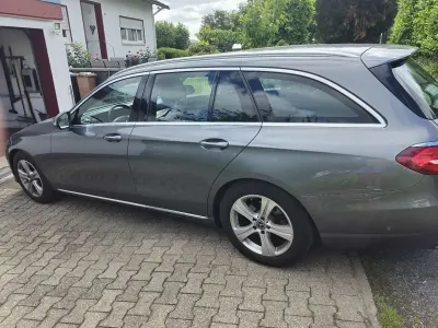 Gebraucht Mercedes E220 194 PS (142 kW) 2018 Grau Kombi