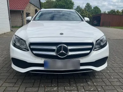 Gebraucht Mercedes E220 Avantgarde 194 PS (142 kW) 2018 Weiß Kombi