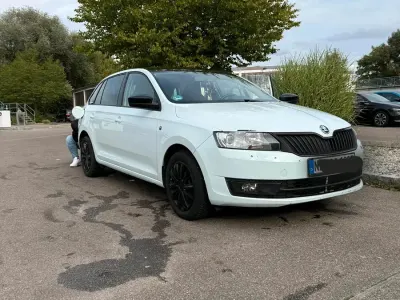 Używany Skoda Rapid 105 KM (77 kW) 2015 Biały Hatchback