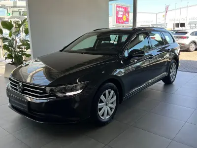 Gebraucht VW Passat 122 PS (89 kW) 2023 Grau Kombi