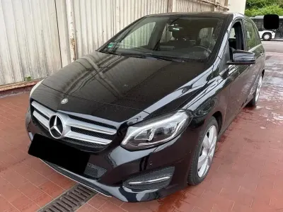 Gebraucht Mercedes B180 122 PS (89 kW) 2016 Kosmosschwarz Van / Kleinbus
