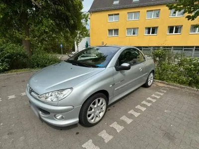 Gebraucht Peugeot 206 CC 113 PS (83 kW) 2005 Silber Cabrio