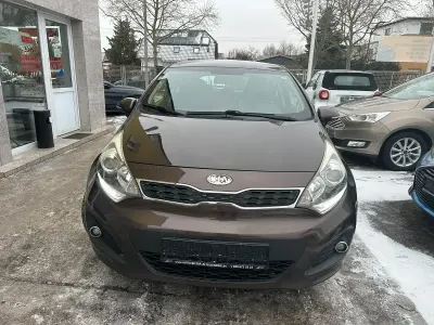 Używany Kia Rio Spirit 109 KM (80 kW) 2013 Brązowy Sedan/Limuzyna