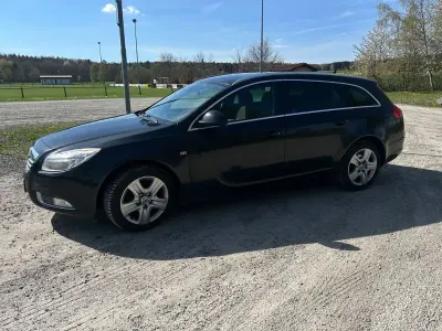 Gebraucht Opel Insignia Design Edition 131 PS (96 kW) 2011 Schwarz Kombi