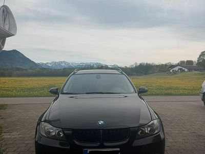 Gebraucht BMW 320 163 PS (119 kW) 2007 Schwarz Kombi