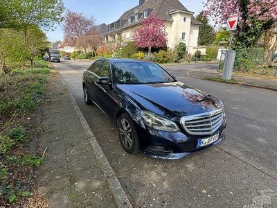 Gebraucht Mercedes E200 136 PS (100 kW) 2015 Blau Limousine
