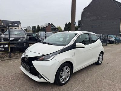 Gebraucht Toyota Aygo X-play 69 PS (50 kW) 2017 Weiß Kleinwagen