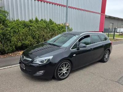 Gebraucht Opel Astra Sport 140 PS (102 kW) 2011 Schwarz Kombi