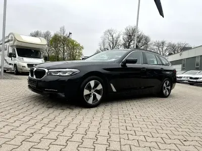 Gebraucht BMW 520 Sport Line 190 PS (139 kW) 2022 Black sapphire metallic Kombi