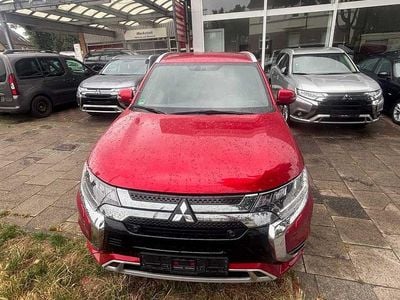 Rot Gebraucht 2020 Mitsubishi Outlander P-HEV Diamant Edition SUV | 20.490 € (Fairer Preis)