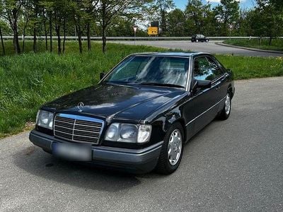 Begagnad Mercedes E320 220 HK (161 kW) 1993 Svart Cab