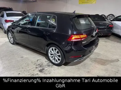 Gebraucht VW Golf VII Highline 131 PS (96 kW) 2019 Deep black perleffekt Limousine
