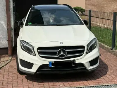 Gebraucht Mercedes GLA250 211 PS (155 kW) 2015 Weiß SUV