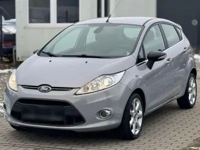 Gebraucht Ford Fiesta Titanium 97 PS (71 kW) 2011 Silber Kleinwagen