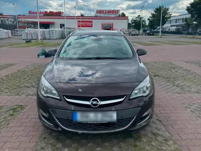 Gebraucht Opel Astra 136 PS (100 kW) 2015 Braun Kombi