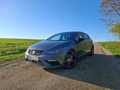 Używany Seat Leon CUPRA 300 KM (220 kW) 2018 Szary Sedan/Limuzyna