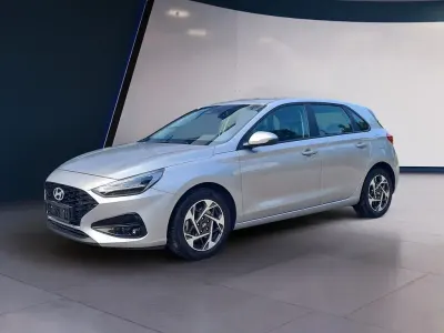Gebraucht Hyundai i30 Advantage 101 PS (74 kW) 2024 Silber Limousine