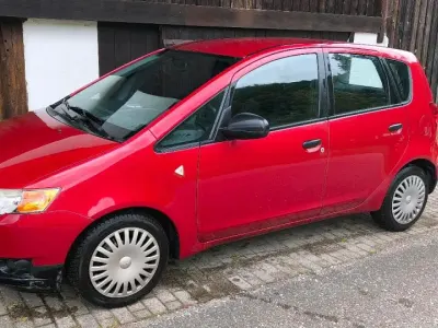 Gebraucht Mitsubishi Colt 95 PS (69 kW) 2009 Rot Kleinwagen