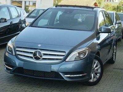 Usata Mercedes B200 156 CV (114 kW) 2012 Blu Monovolume