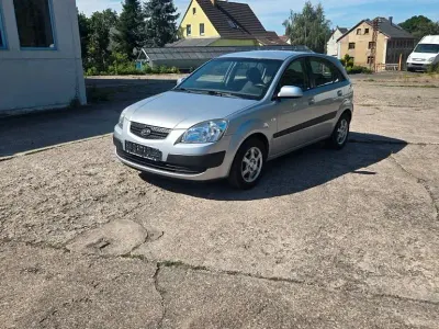 Gebraucht Kia Rio EX 97 PS (71 kW) 2008 Silber Limousine