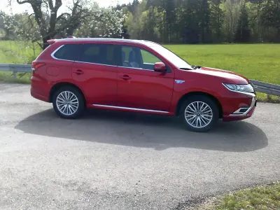 Gebraucht Mitsubishi Outlander P-HEV Top 135 PS (99 kW) 2021 Rot SUV