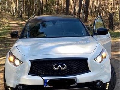 Infiniti QX70