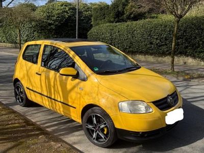 Gebraucht VW Fox 54 PS (39 kW) 2005 Gelb Kleinwagen