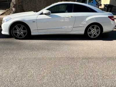 Gebraucht Mercedes E250 AMG 204 PS (150 kW) 2011 Weiß Coupé