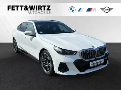 Gebraucht BMW 540 M Sport 303 PS (222 kW) 2025 Alpinweiss Limousine