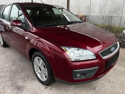 Gebraucht Ford Focus 101 PS (74 kW) 2005 Rot Limousine