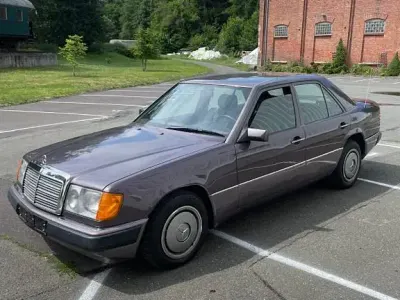Gebraucht Mercedes E200 Sportline 136 PS (100 kW) 1990 Violet Limousine