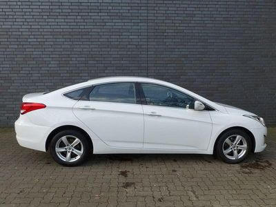 Creamy white Gebraucht 2014 Hyundai i40 Style Limousine | 11.700 € (Teuer)