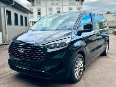 Gebraucht Ford Tourneo Titanium 170 PS (125 kW) 2025 Schwarz Van / Kleinbus