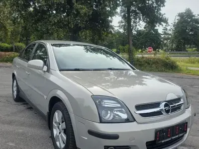 Gebraucht Opel Vectra Edition 155 PS (114 kW) 2005 Silber Limousine