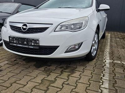 Gebraucht Opel Astra Design Edition 87 PS (63 kW) 2012 Weiß Limousine