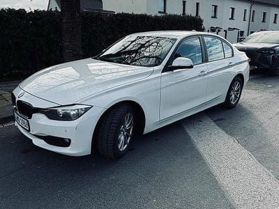 Gebraucht BMW 320 Sport Line 184 PS (135 kW) 2012 Weiß Limousine