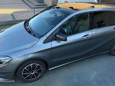 Gebraucht Mercedes B220 184 PS (135 kW) 2018 Grau Van / Kleinbus