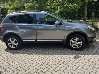 Gebraucht Nissan Qashqai 141 PS (103 kW) 2011 Grau SUV