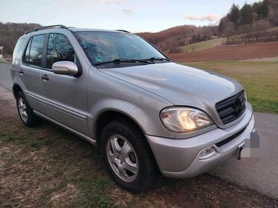 Gebraucht Mercedes ML270 163 PS (119 kW) 2002 Silber SUV