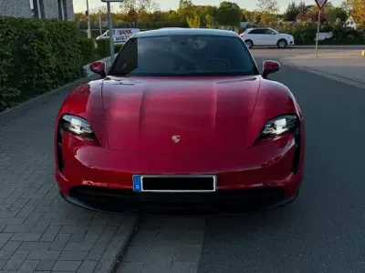 Second-hand Porsche Taycan 4S 359 kW (489 CP) 2020 Roșu Berlinǎ