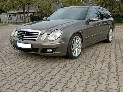 Gebraucht Mercedes E320 Avantgarde 224 PS (164 kW) 2007 Grau Kombi