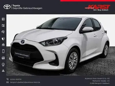 Gebraucht Toyota Yaris Business Edition 116 PS (85 kW) 2022 Schneeweiß Kleinwagen