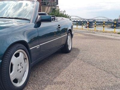 Usata Mercedes 220 150 CV (110 kW) 1996 Verde Cabrio