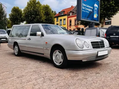 Gebraucht Mercedes 200 122 PS (89 kW) 1993 Grau Limousine