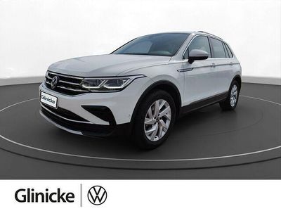 Weiß Gebraucht 2024 VW Tiguan Elegance SUV | 39.940 € (Etwas zu teuer)