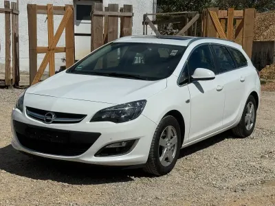 Usata Opel Astra Edition 110 CV (80 kW) 2015 Bianco Station wagon